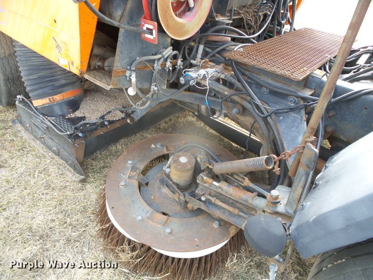 image for item DG8443 1995 Ford 8000  street sweeper truck