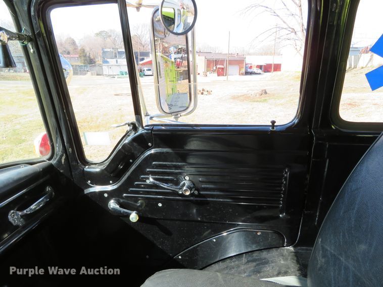 image for item DH0657 1981 Ford C800  pumper fire truck