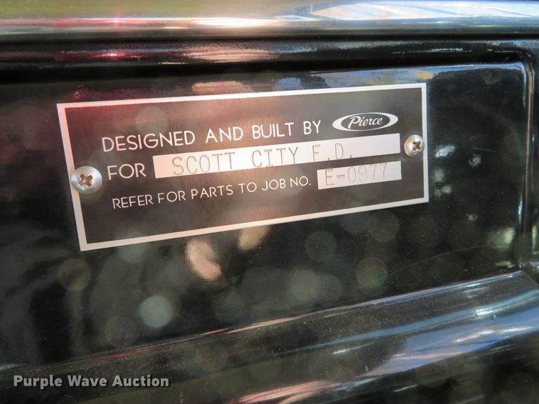 image for item DH0657 1981 Ford C800  pumper fire truck