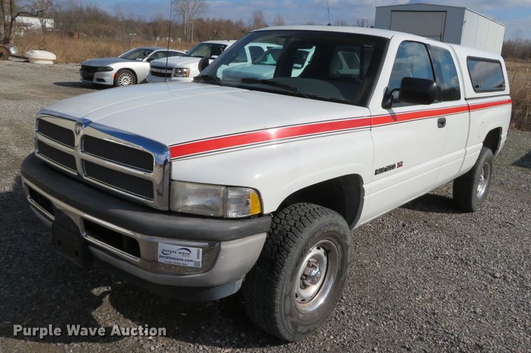 image for item DH0664 1996 Dodge Ram 1500  Club Cab pickup truck