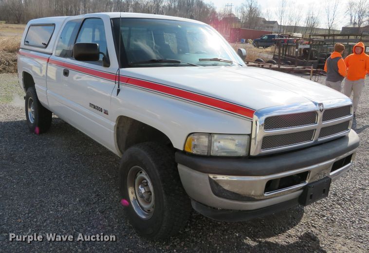 image for item DH0664 1996 Dodge Ram 1500  Club Cab pickup truck