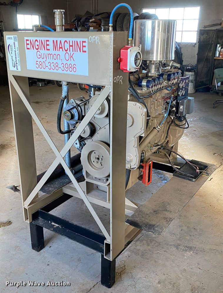 image for item DI3647 Cummins G8.9 six cylinder CNG engine