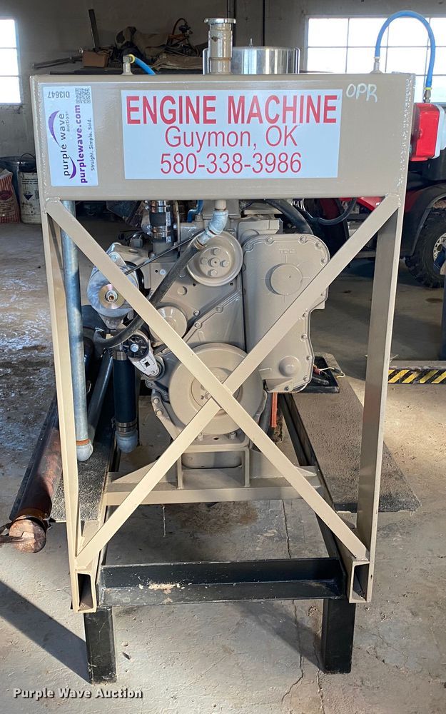 image for item DI3647 Cummins G8.9 six cylinder CNG engine