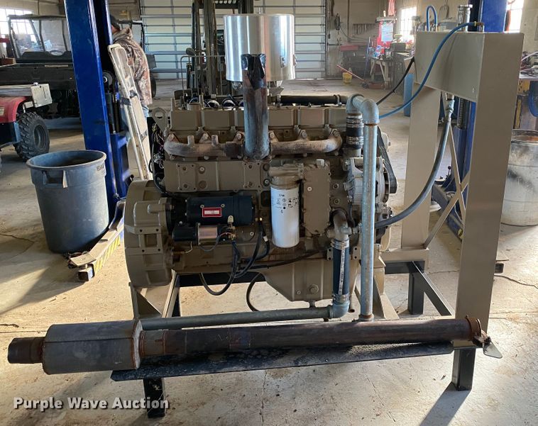 image for item DI3647 Cummins G8.9 six cylinder CNG engine