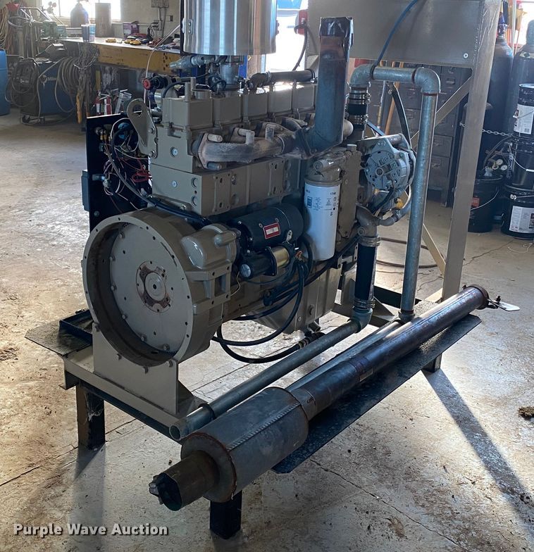 image for item DI3647 Cummins G8.9 six cylinder CNG engine