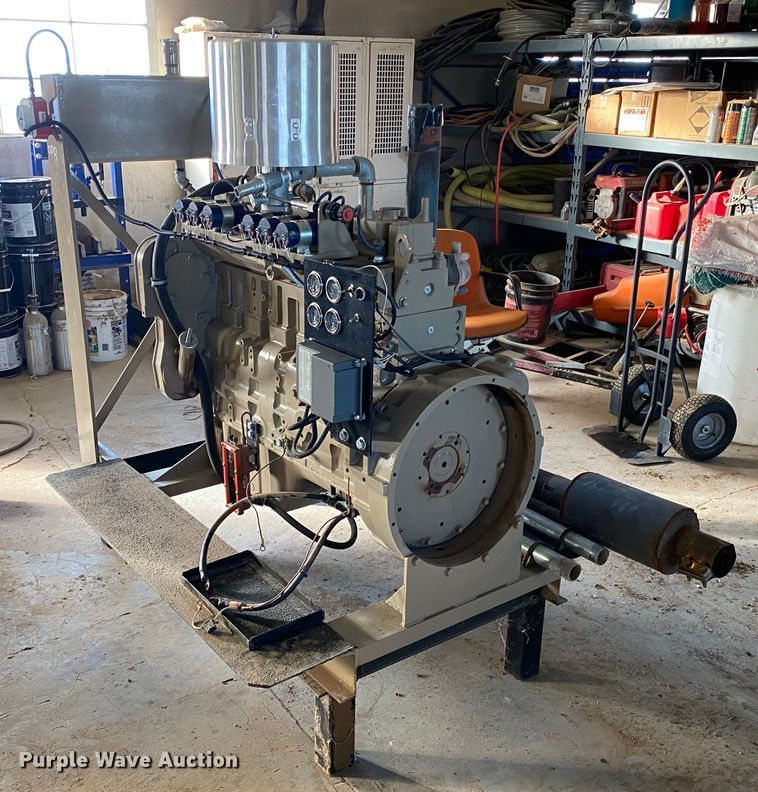 image for item DI3647 Cummins G8.9 six cylinder CNG engine