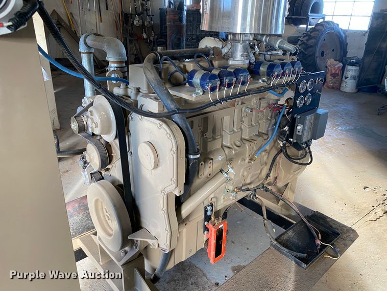 image for item DI3647 Cummins G8.9 six cylinder CNG engine