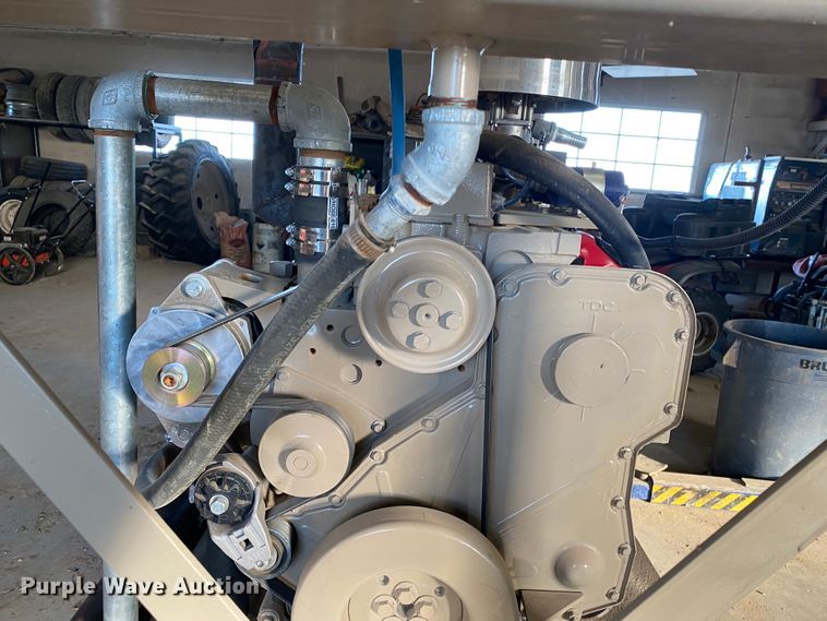 image for item DI3647 Cummins G8.9 six cylinder CNG engine