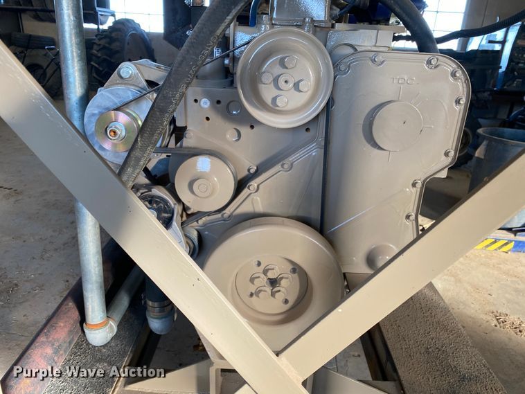 image for item DI3647 Cummins G8.9 six cylinder CNG engine