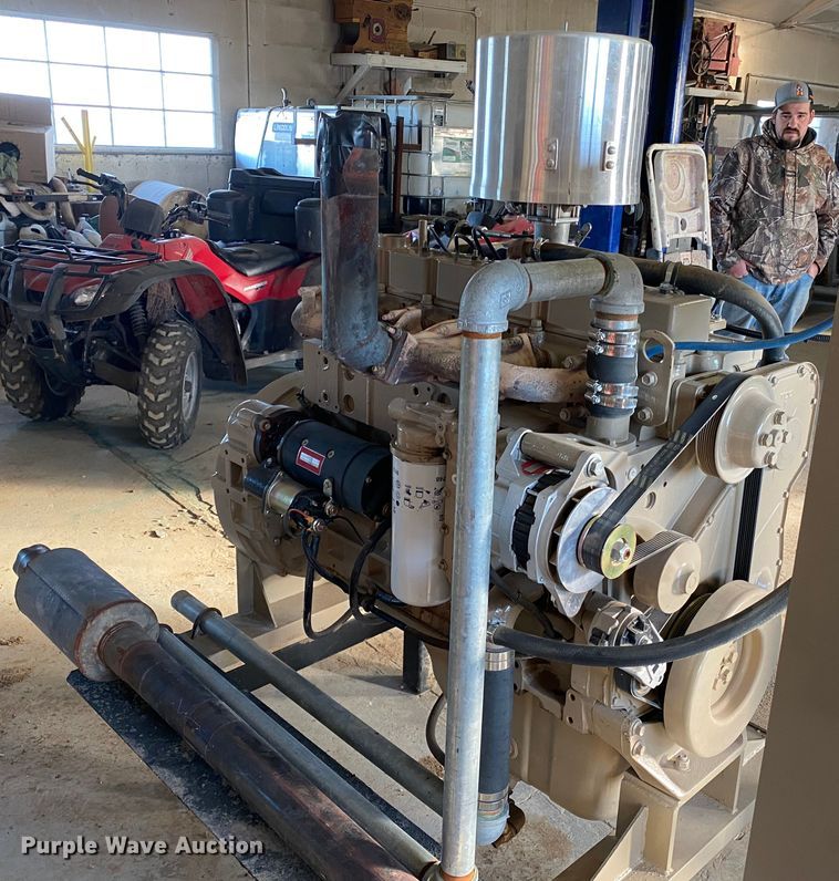 image for item DI3647 Cummins G8.9 six cylinder CNG engine