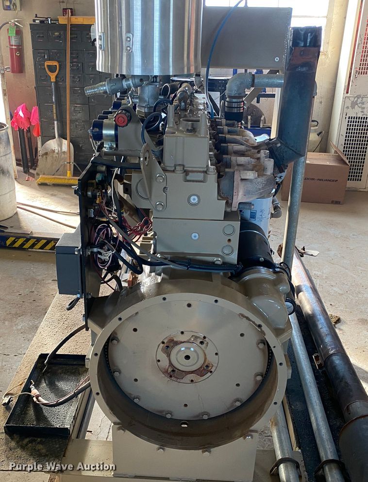 image for item DI3647 Cummins G8.9 six cylinder CNG engine