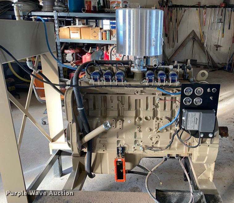 image for item DI3647 Cummins G8.9 six cylinder CNG engine