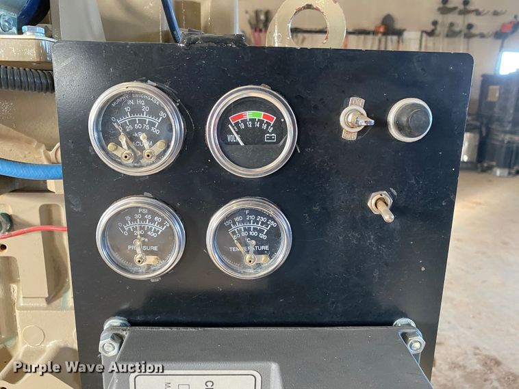 image for item DI3647 Cummins G8.9 six cylinder CNG engine