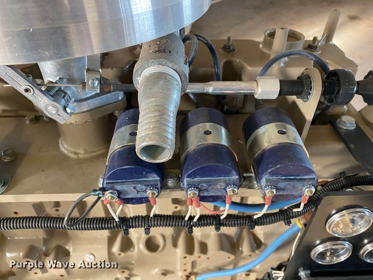 image for item DI3647 Cummins G8.9 six cylinder CNG engine