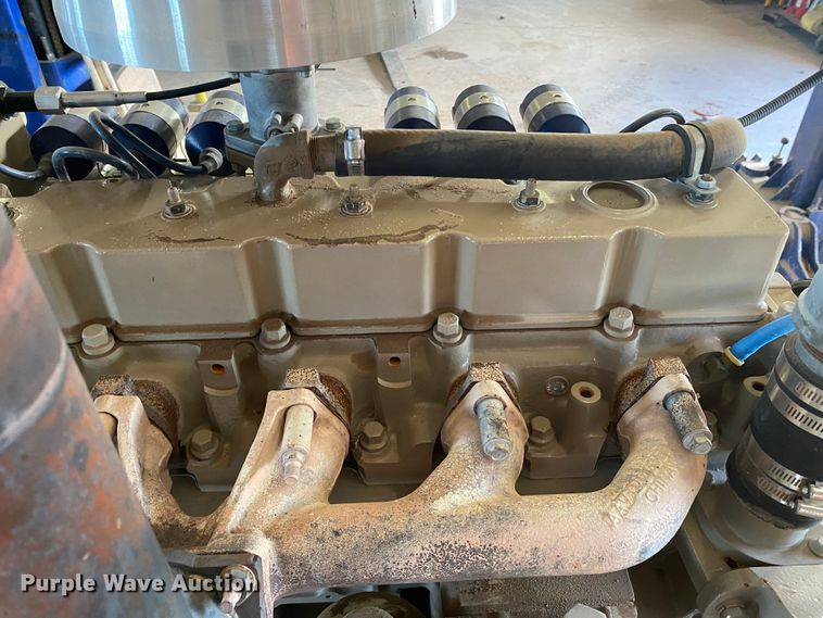 image for item DI3647 Cummins G8.9 six cylinder CNG engine