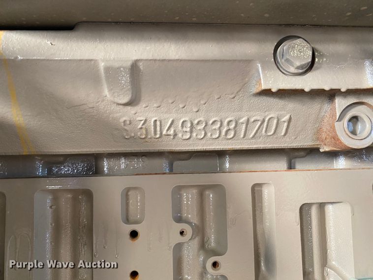 image for item DI3647 Cummins G8.9 six cylinder CNG engine