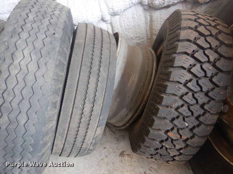 image for item DJ8598 Approximately 20 tires
