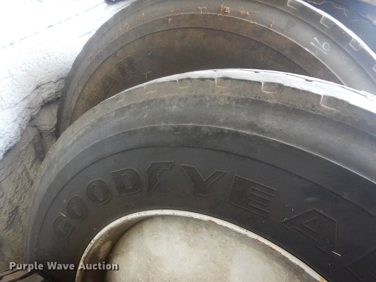 image for item DJ8598 Approximately 20 tires
