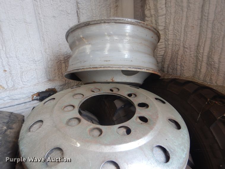 image for item DJ8598 Approximately 20 tires