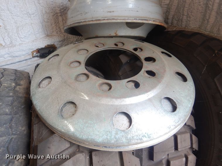 image for item DJ8598 Approximately 20 tires