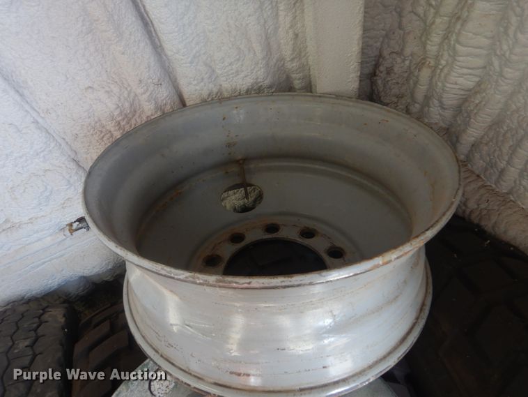 image for item DJ8598 Approximately 20 tires