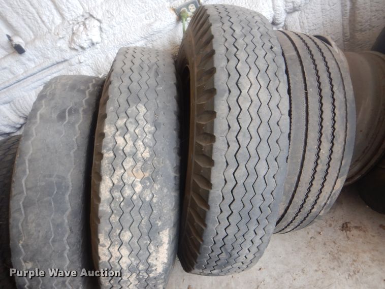 image for item DJ8598 Approximately 20 tires