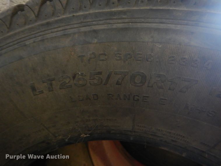 image for item DJ8598 Approximately 20 tires