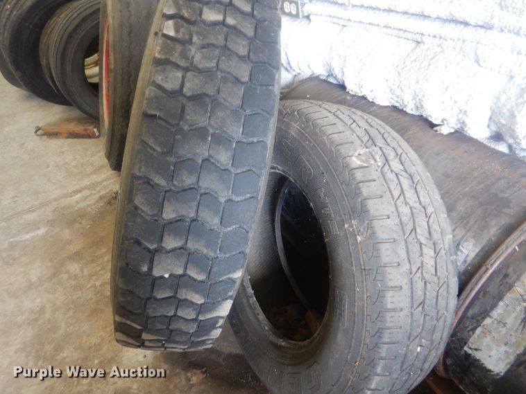 image for item DJ8598 Approximately 20 tires