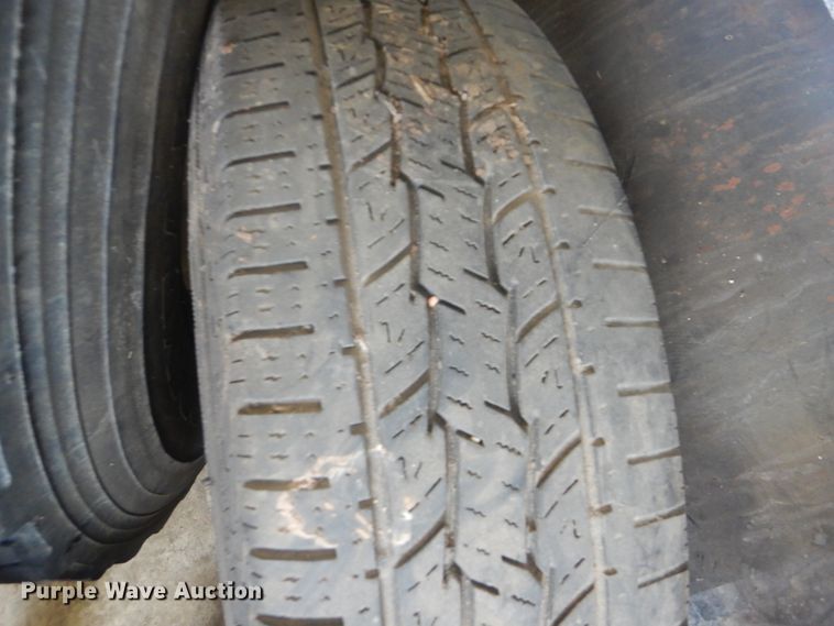 image for item DJ8598 Approximately 20 tires