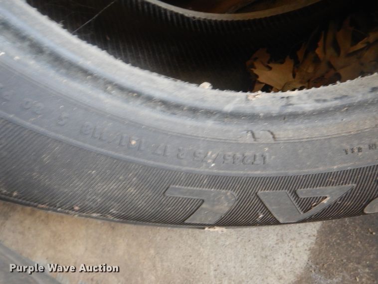 image for item DJ8598 Approximately 20 tires