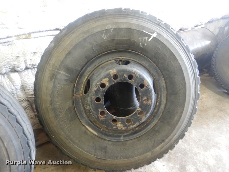 image for item DJ8598 Approximately 20 tires