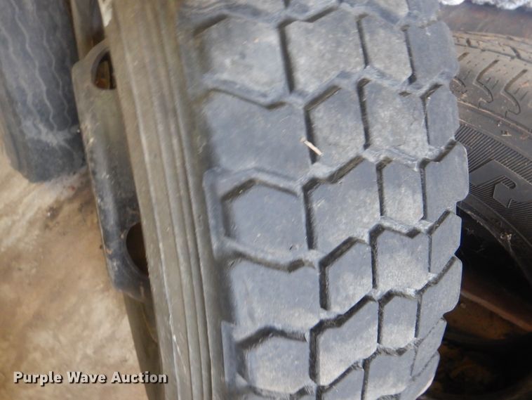 image for item DJ8598 Approximately 20 tires