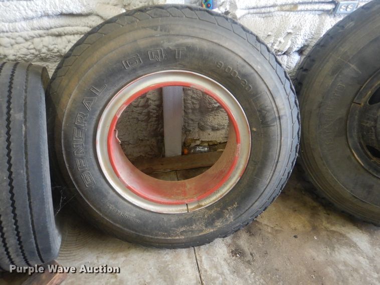 image for item DJ8598 Approximately 20 tires