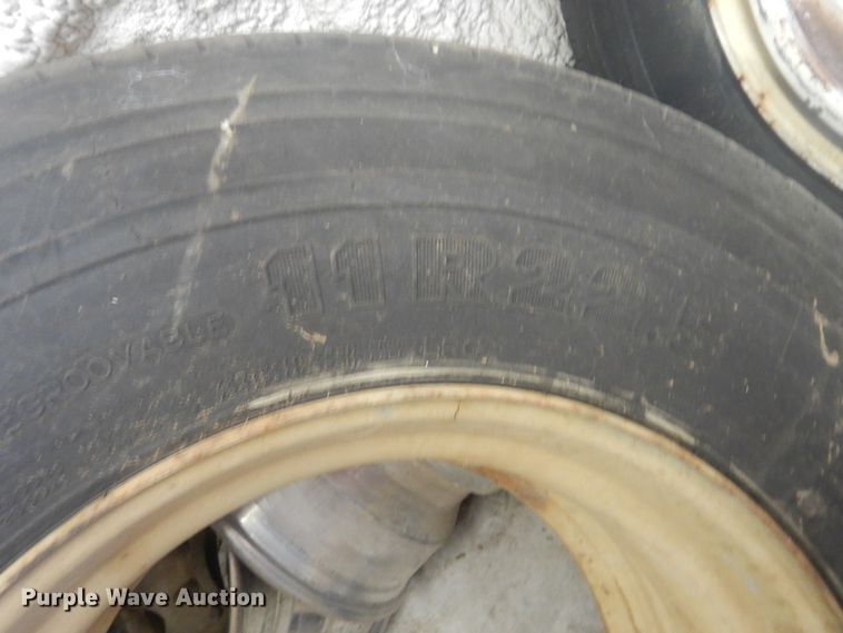 image for item DJ8598 Approximately 20 tires