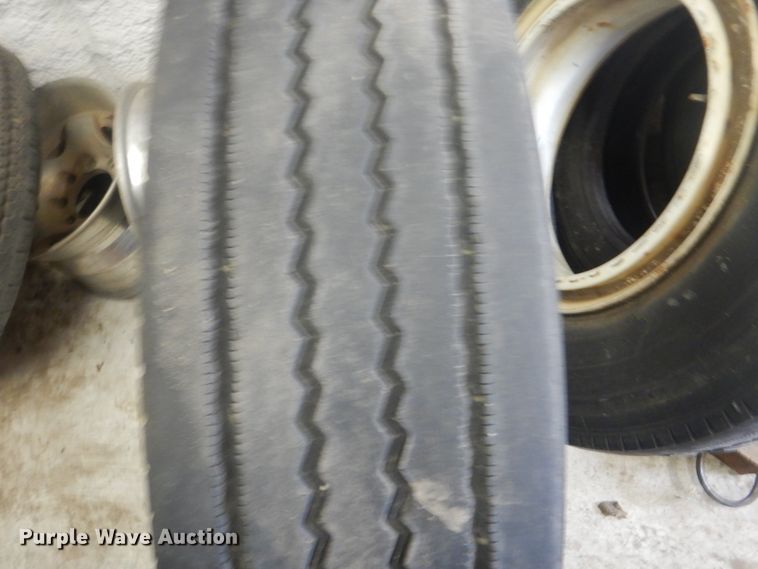 image for item DJ8598 Approximately 20 tires