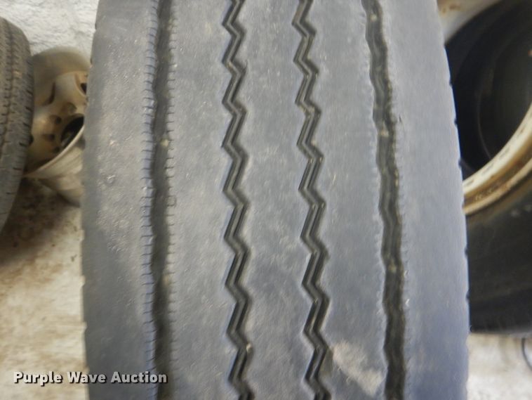 image for item DJ8598 Approximately 20 tires