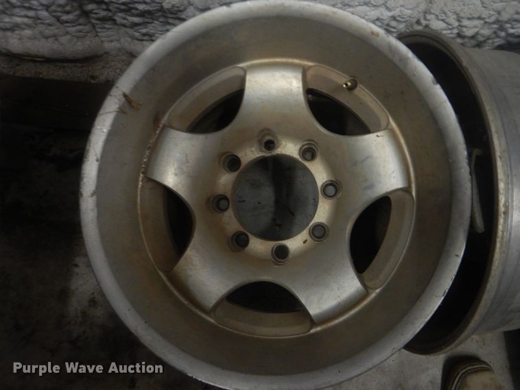 image for item DJ8598 Approximately 20 tires