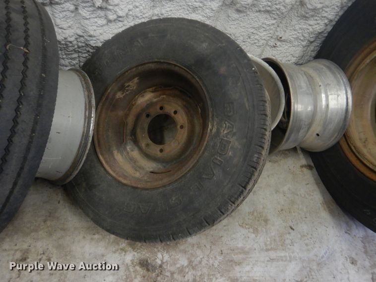 image for item DJ8598 Approximately 20 tires