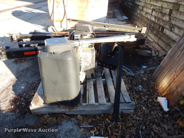 image for item DL2654 (2) Gates