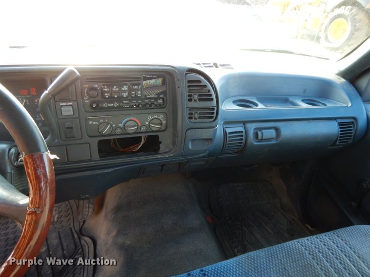 image for item DL2682 1996 GMC C1500  pickup truck