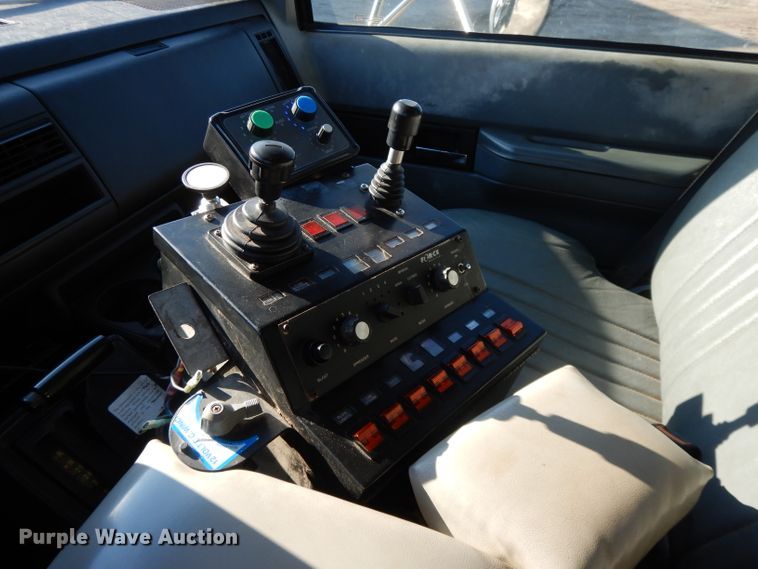 image for item DL2684 1999 Chevrolet C7500  dump truck