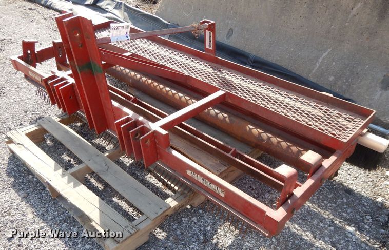 image for item DL2686 Fieldmaster field groomer