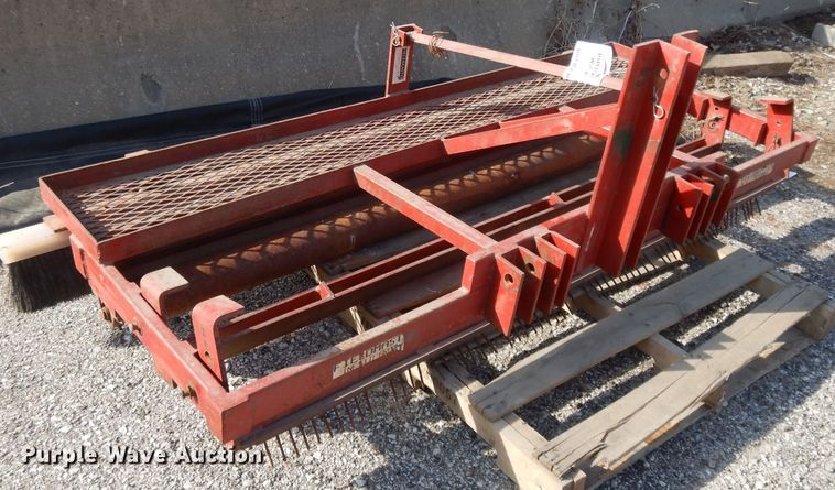 image for item DL2686 Fieldmaster field groomer