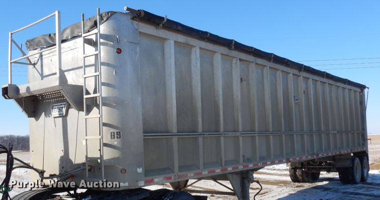 image for item FR9770 2004 East walking floor trailer