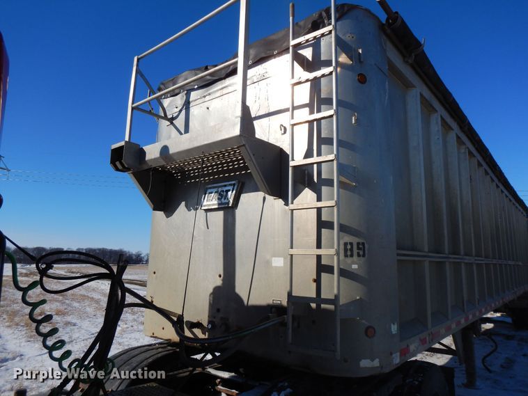 image for item FR9770 2004 East walking floor trailer