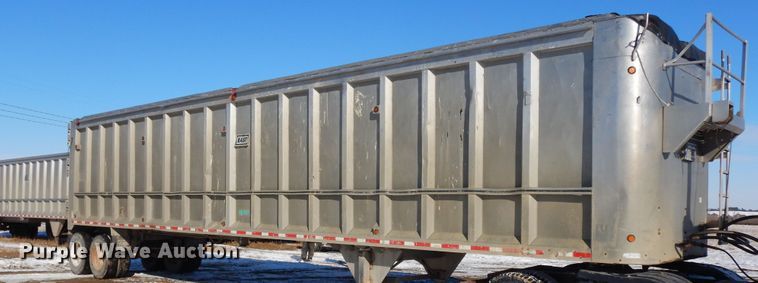 image for item FR9770 2004 East walking floor trailer