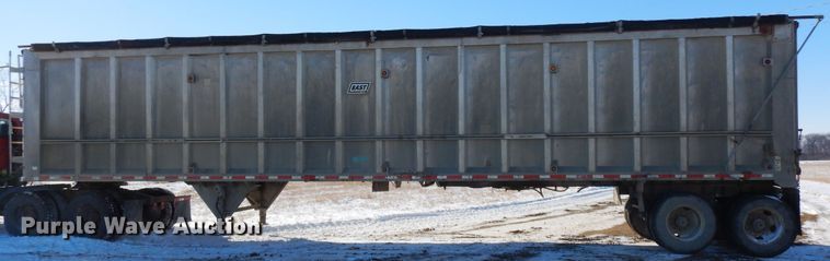 image for item FR9770 2004 East walking floor trailer