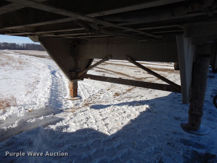 image for item FR9770 2004 East walking floor trailer