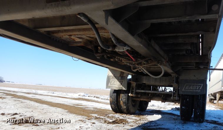 image for item FR9770 2004 East walking floor trailer