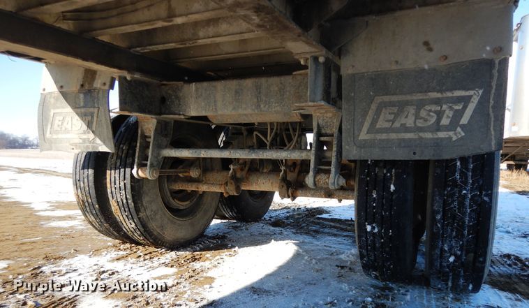 image for item FR9770 2004 East walking floor trailer